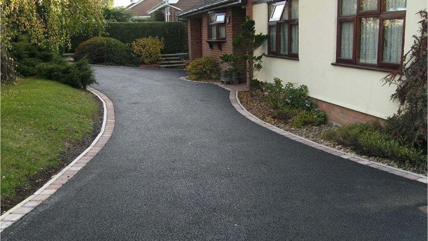 Contrasting Border Detail