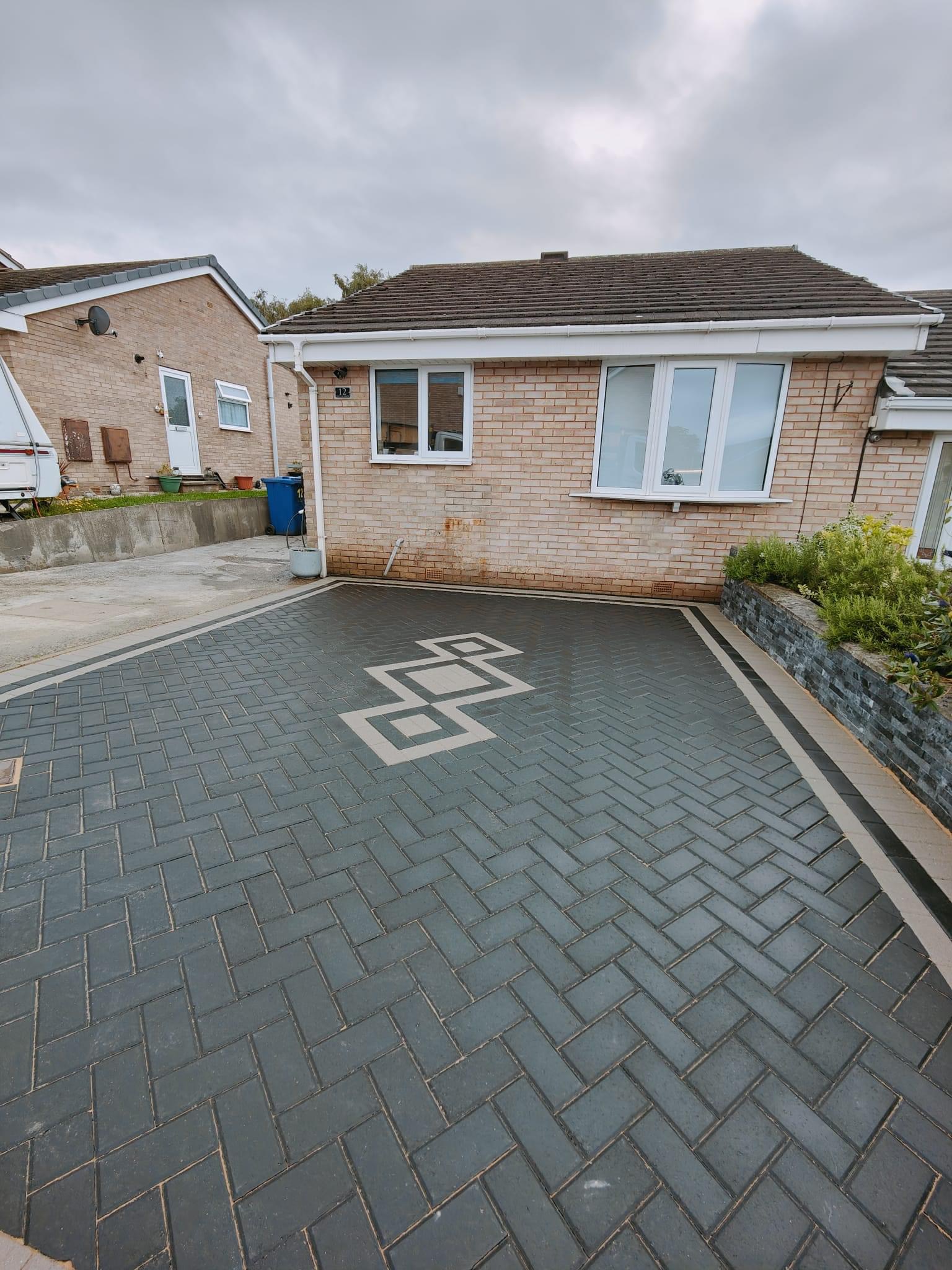 Contrasting Borders and Edging Aldenham